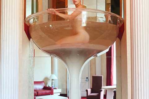 Hotels With Wine Glass Jacuzzi Near Me - travelnowsmart.com