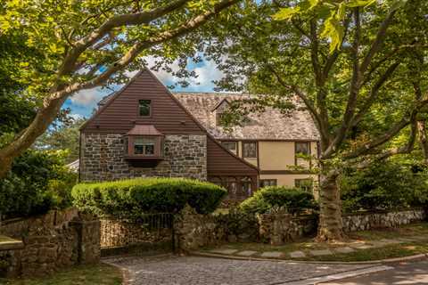 The “Godfather” House Is Now on Airbnb 