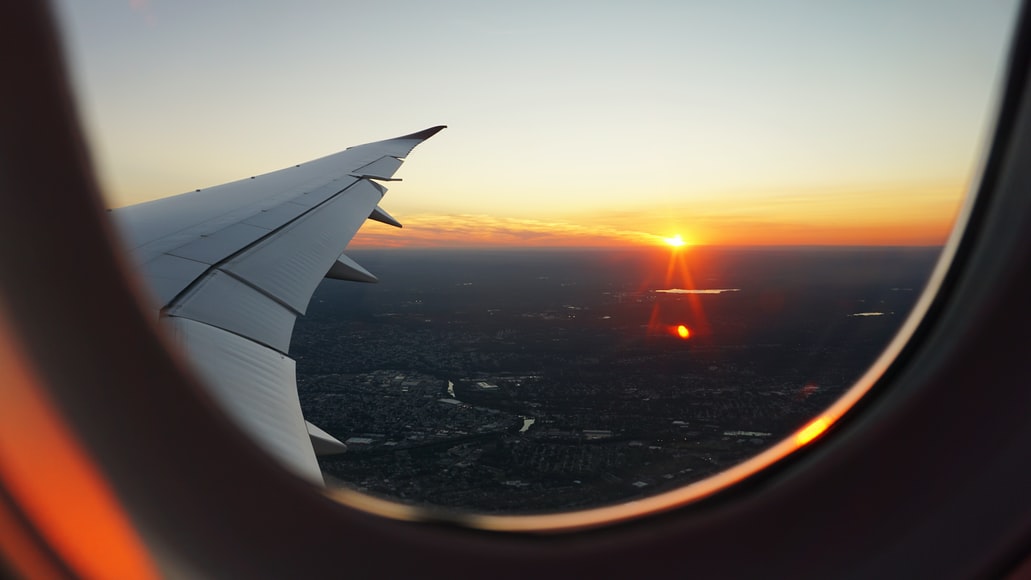 6 Best Ways to Pass Time On a Plane