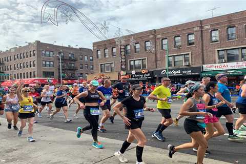 50,000 runners feel the heat during marathon