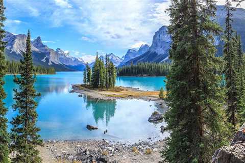 Travel Guide to Vancouver and Banff