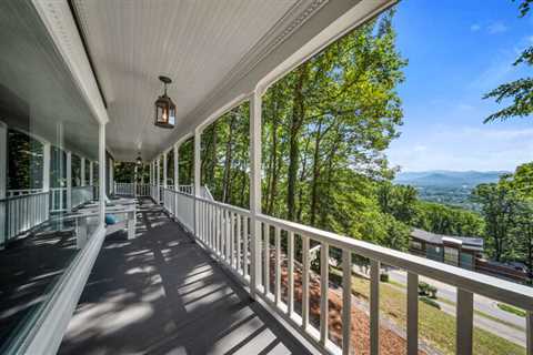 Magic On The Hill - Stunning 4-Bedroom Vacation Rental in Asheville, NC