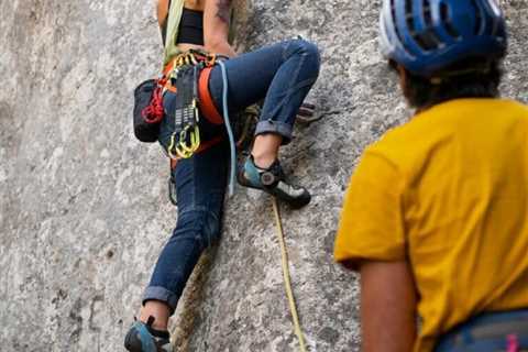 Climbing Mount Khuiten - Discover Altai